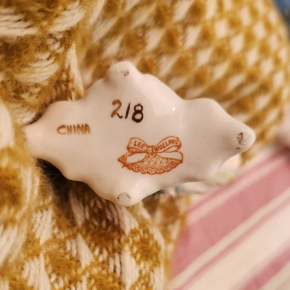 Lee Wollard Pink Cream,Gold  Floral  vase Jewelry, Make-up Brush Holder vintage - Picture 10 of 12